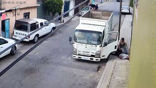 Bandit Stages A Fake Truck Breakdown To Knock Out And Rob An Unsespecting Passerby