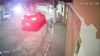 Off-Duty Cop Shoots & Kills Robber During Carjacking Attempt by Two Men on Motorcycle