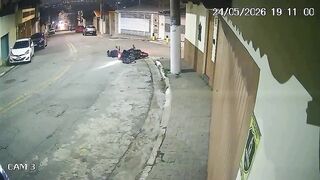 Off-Duty Cop Shoots & Kills Robber During Carjacking Attempt by Two Men on Motorcycle