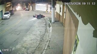 Off-Duty Cop Shoots & Kills Robber During Carjacking Attempt by Two Men on Motorcycle