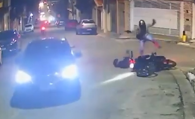 Off-Duty Cop Shoots & Kills Robber During Carjacking Attempt by Two Men on Motorcycle