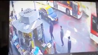 Two Criminals Shot After Attacking Off-Duty Cop for His Gold Chain