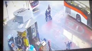 Two Criminals Shot After Attacking Off-Duty Cop for His Gold Chain