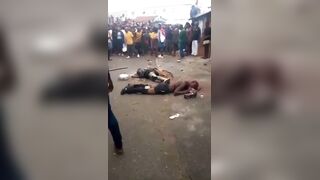 A Bloodthirsty Mob Brutally Finishes Thieves with Massive Rocks After Lynching