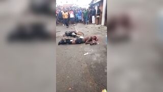 A Bloodthirsty Mob Brutally Finishes Thieves with Massive Rocks After Lynching