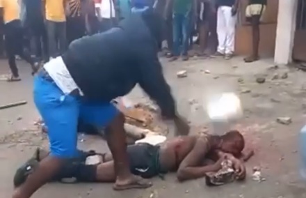 A Bloodthirsty Mob Brutally Finishes Thieves with Massive Rocks After Lynching