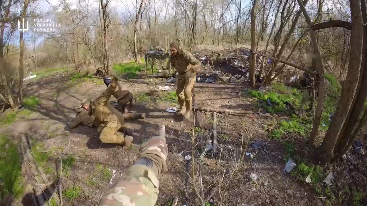 Couple dead ruzkies from GUR specops, including feeding the dog