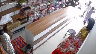 Man Brutally Assaults Girlfriend With Slaps, Punches and Kicks Inside Clothing Store