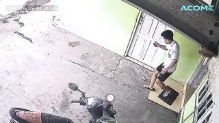 Dude Gets Stabbed And Punched Over A Girl In Indonesia
