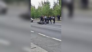 Two Motorcycle Thieves Shot Dead by Police in Guatemalan Highway Ambush (Full Video)