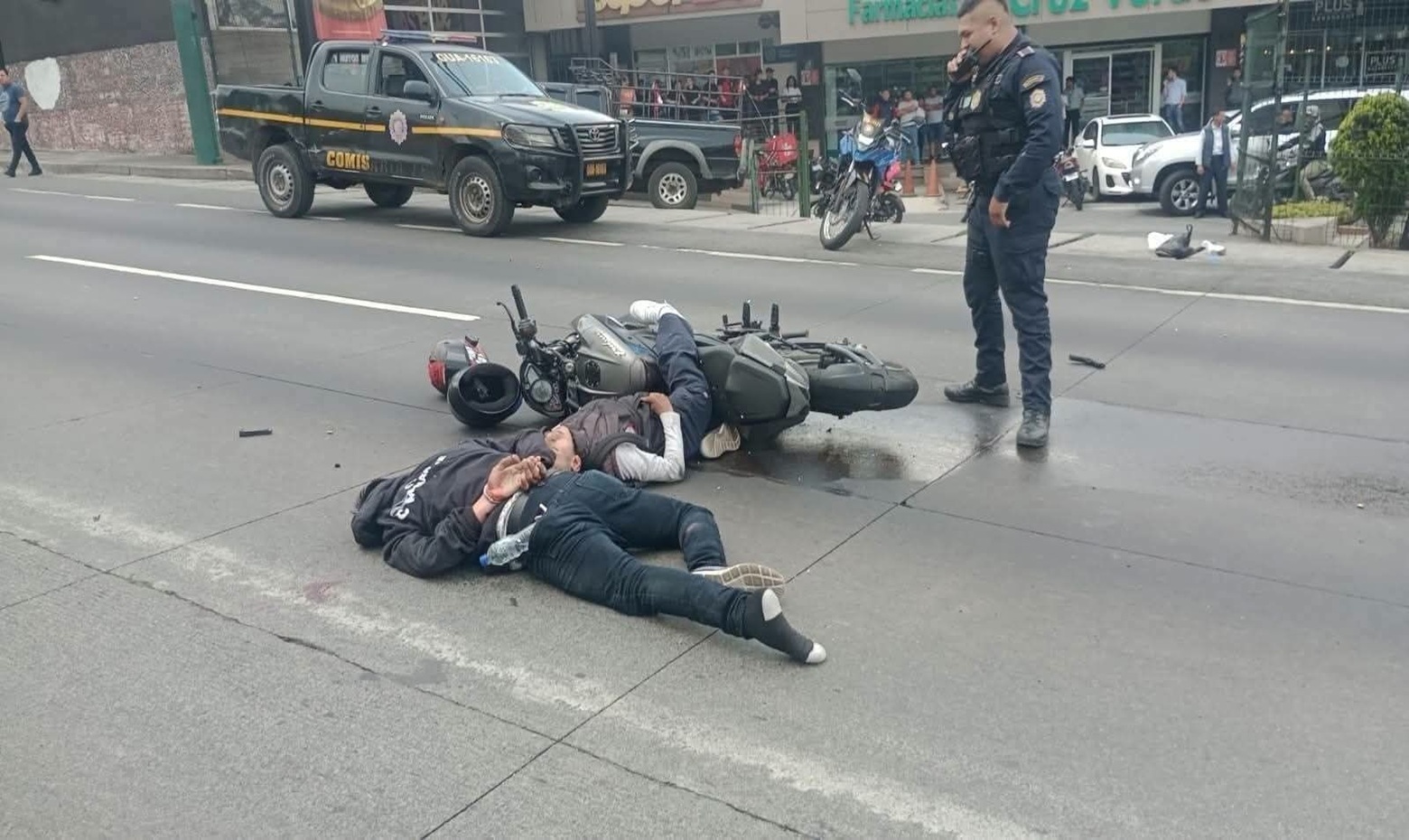 Two Motorcycle Thieves Shot Dead by Police in Guatemalan Highway Ambush (Full Video)