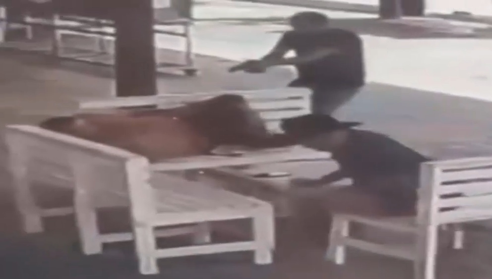 Group of Armed Criminals Slaughters Man While He Chatted with Friends