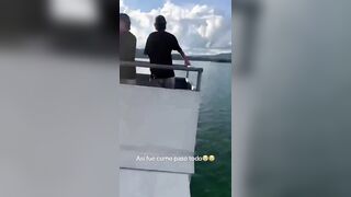 Young Man Dies After Being Pushed During Boat Party Brawl at Guatapé (Skip to 03:00)