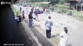 Mom’s Fatal Mistake Leaves Two Motorcyclists Crashed in Horror