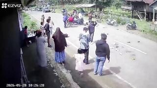 Mom’s Fatal Mistake Leaves Two Motorcyclists Crashed in Horror
