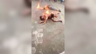 Two Suspected Hitmen Burned Alive by Angry Mob in Ecuador