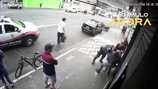 Man Shot Dead After Grabbing Officer’s Gun During Police Stop