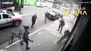 Man Shot Dead After Grabbing Officer’s Gun During Police Stop