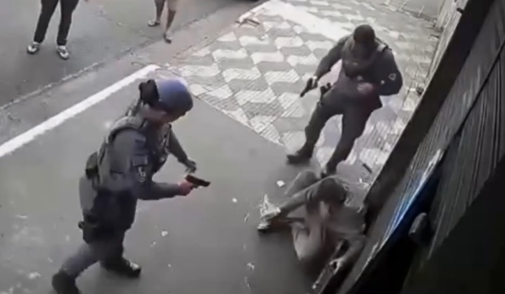 Man Shot Dead After Grabbing Officer’s Gun During Police Stop