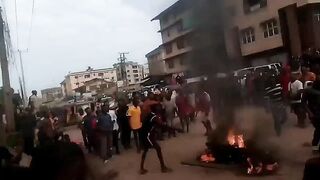 Captured Thieves Used as Fuel for Bonfire After Brutal Mob Attack