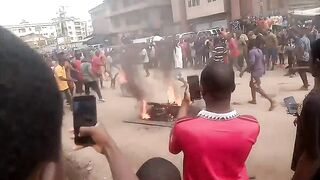 Captured Thieves Used as Fuel for Bonfire After Brutal Mob Attack