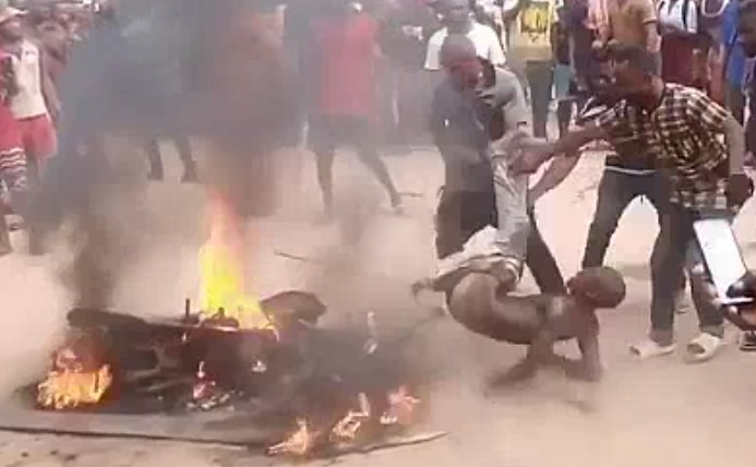 Captured Thieves Used as Fuel for Bonfire After Brutal Mob Attack