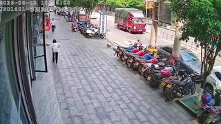 POS Drops An Old Woman In Random Attack In China