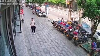 POS Drops An Old Woman In Random Attack In China