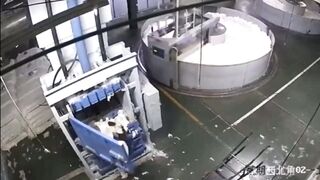 Classic: Workers legs destroyed