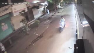 Motrcyclist Falls Head First Under The Bus, Dies Instantly