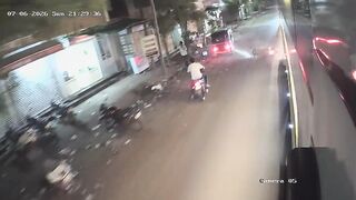 Motrcyclist Falls Head First Under The Bus, Dies Instantly