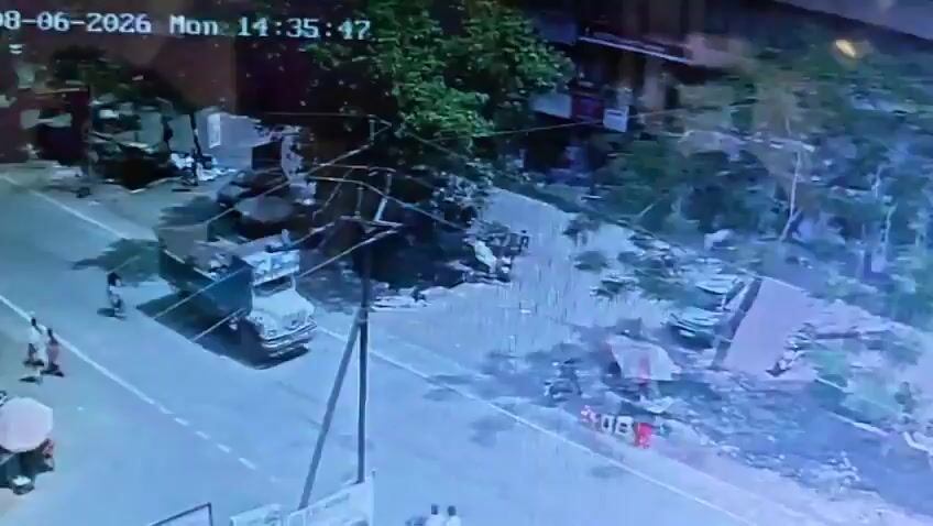 70-Year-Old Man Jumps Under Moving Truck , Dies on the Spot