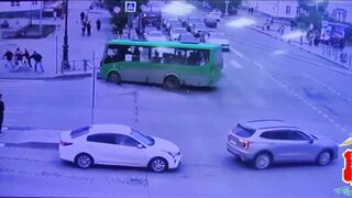 Out Of Control Bus Kills 4 In Russia