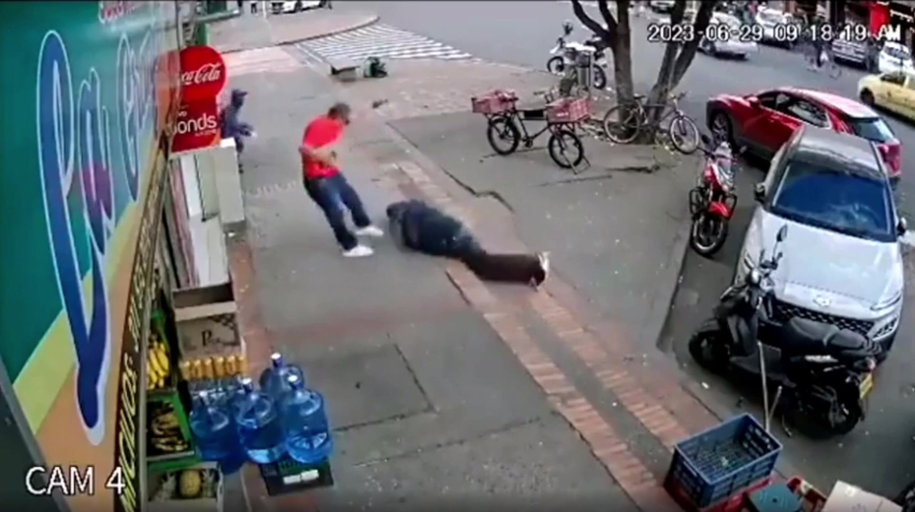 Classic: Asshole Beats up someone from falling on him