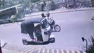 Motorcycle taxi driver executed by sicarios in Colombia