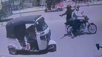 Motorcycle taxi driver executed by sicarios in Colombia