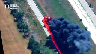 Now burning alive ruzky fuel cistern truck driver running out