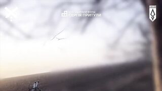 Footage of Ukrainian operation that destroyed Russian Mi-28 and Mi-17 helicopters.
