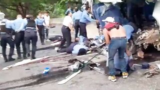 Dead cops in accident (Honduras(