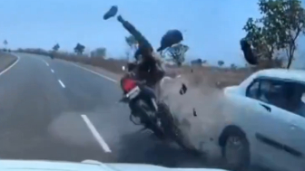 One Of Motorcyclists Dies In Head On Collision In India