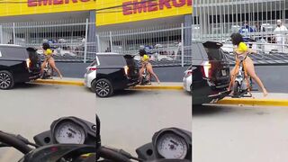 Crazy bitch rubs her vagina all over by bike seat