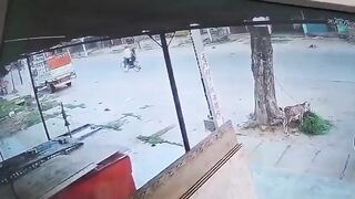 Married Couple On Bicycle Hit By Car, Man Dies On Spot