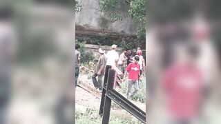 Pickpocket Caught And Beaten By Train Passengers In India