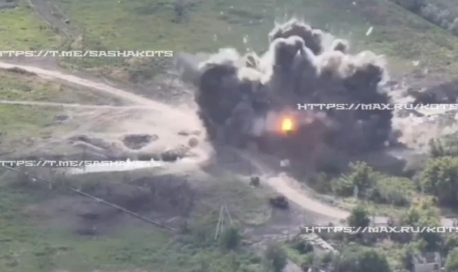 Unfortunate Ukrainian gets hit by 3 FABs.