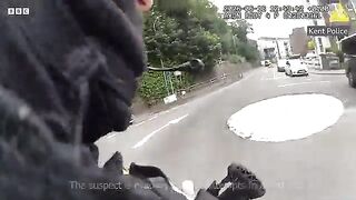 Driver gives lift to armed officer chasing suspect