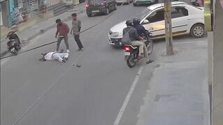 Man Chased And Murdered With A Sickle On A Busy Road In India