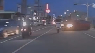 Driver Kills Two Motorcyclists In Taiwan