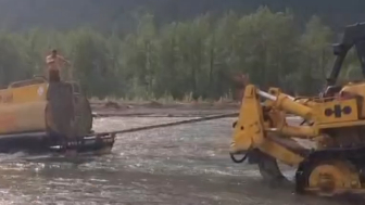 Man Decapitated by Snapped Tow Cable While Pulling Tanker Truck in Russia's Yakutia