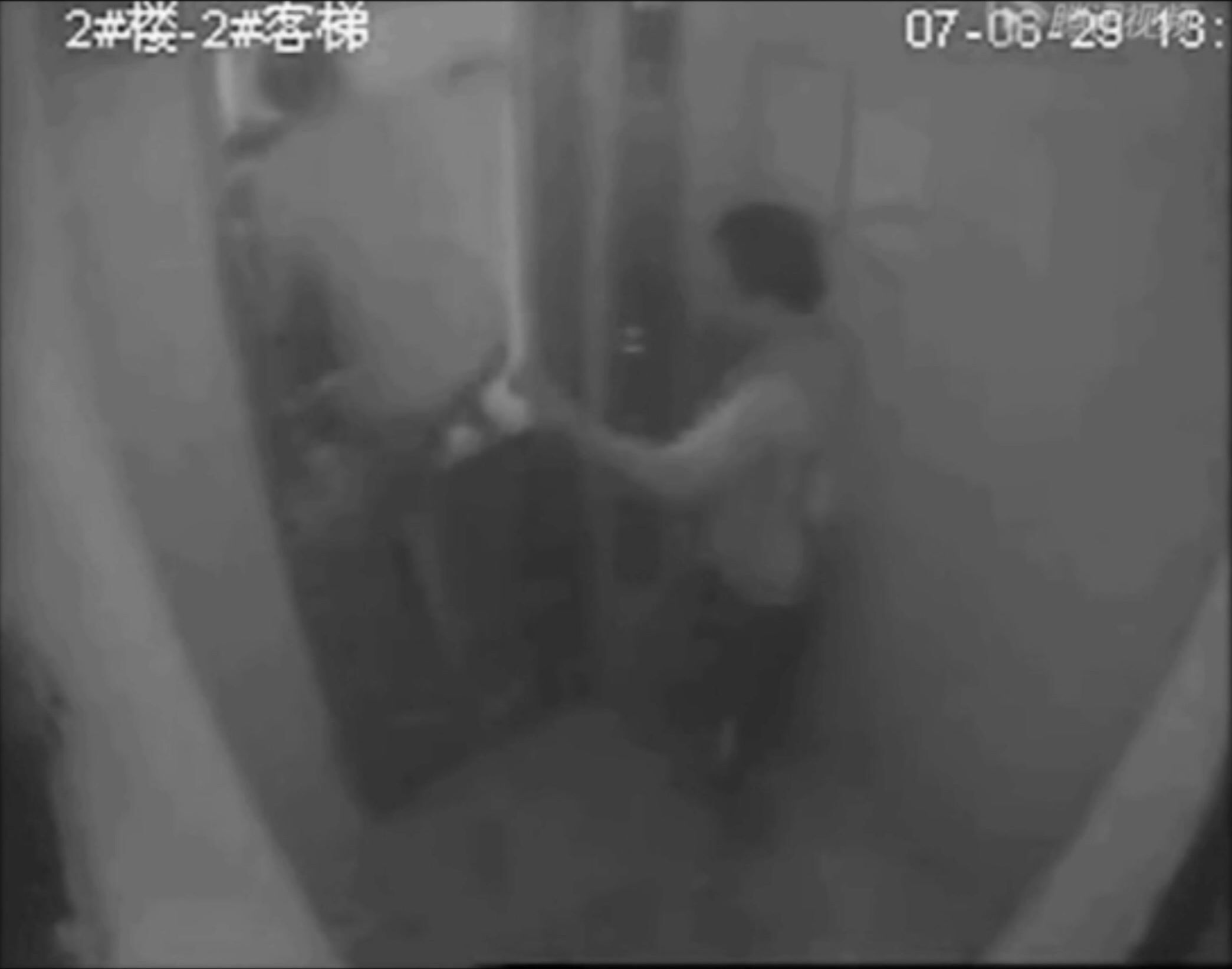 2007 Classic: Woman gets crushed by Elevator