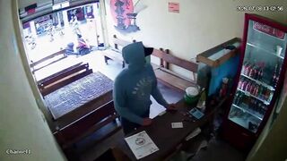 Masked Gunman Shoots Woman At Close Range Killing Her Inside The Restaurant In Guatem